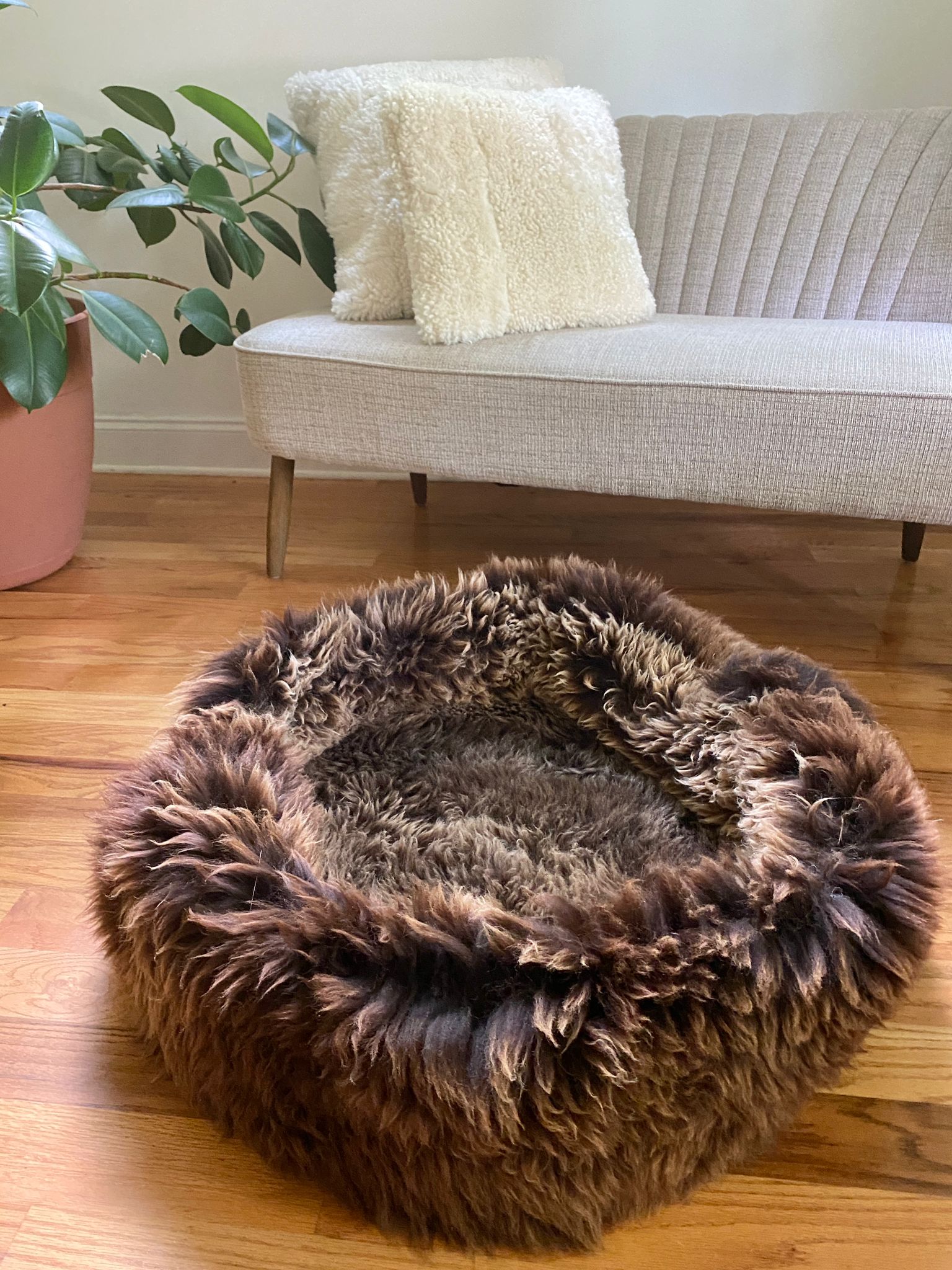 XL Brown Sheepskin Pet Bed