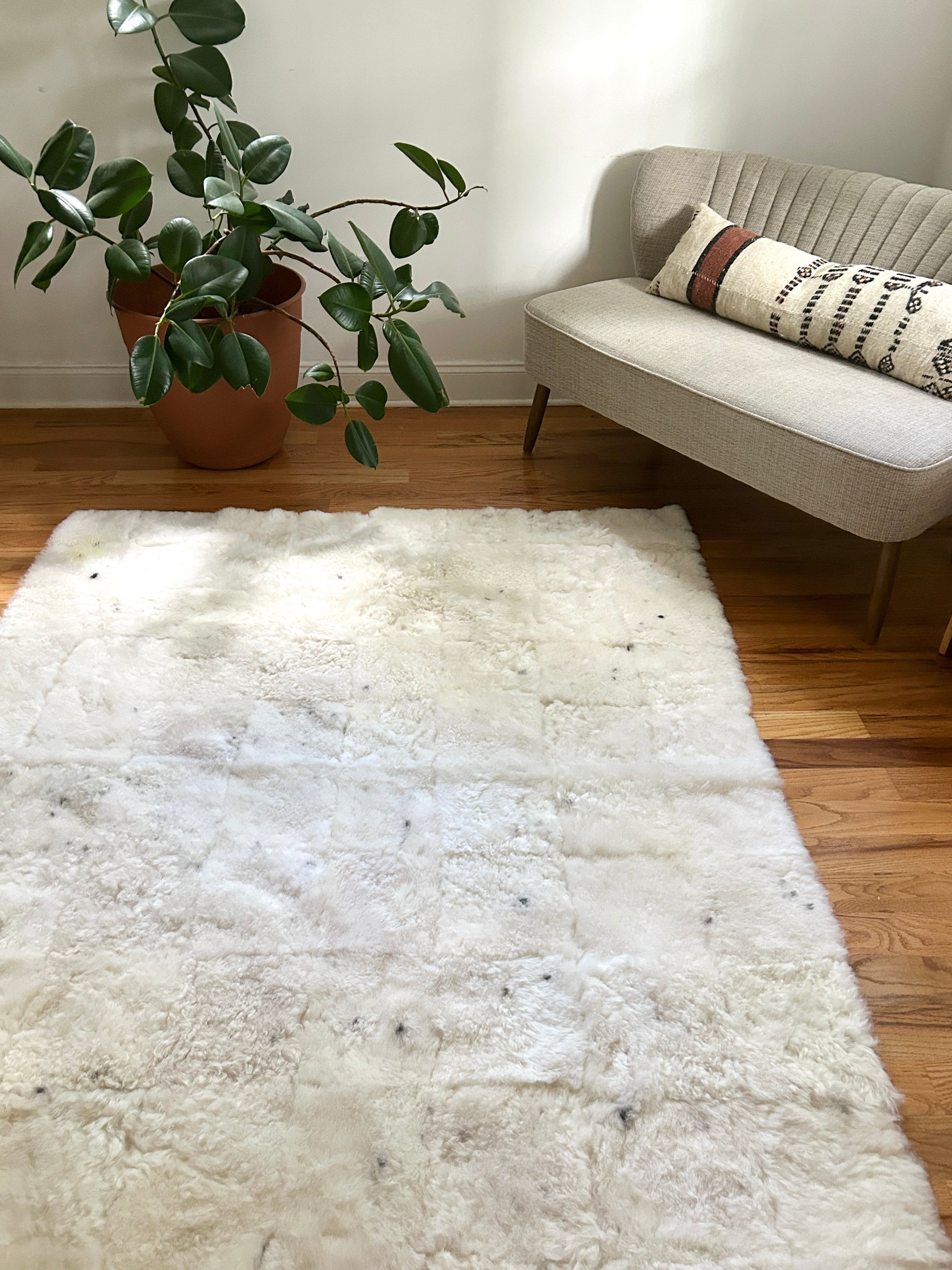 Quilt Spotted Ivory Shorn Sheepskin Area Rug