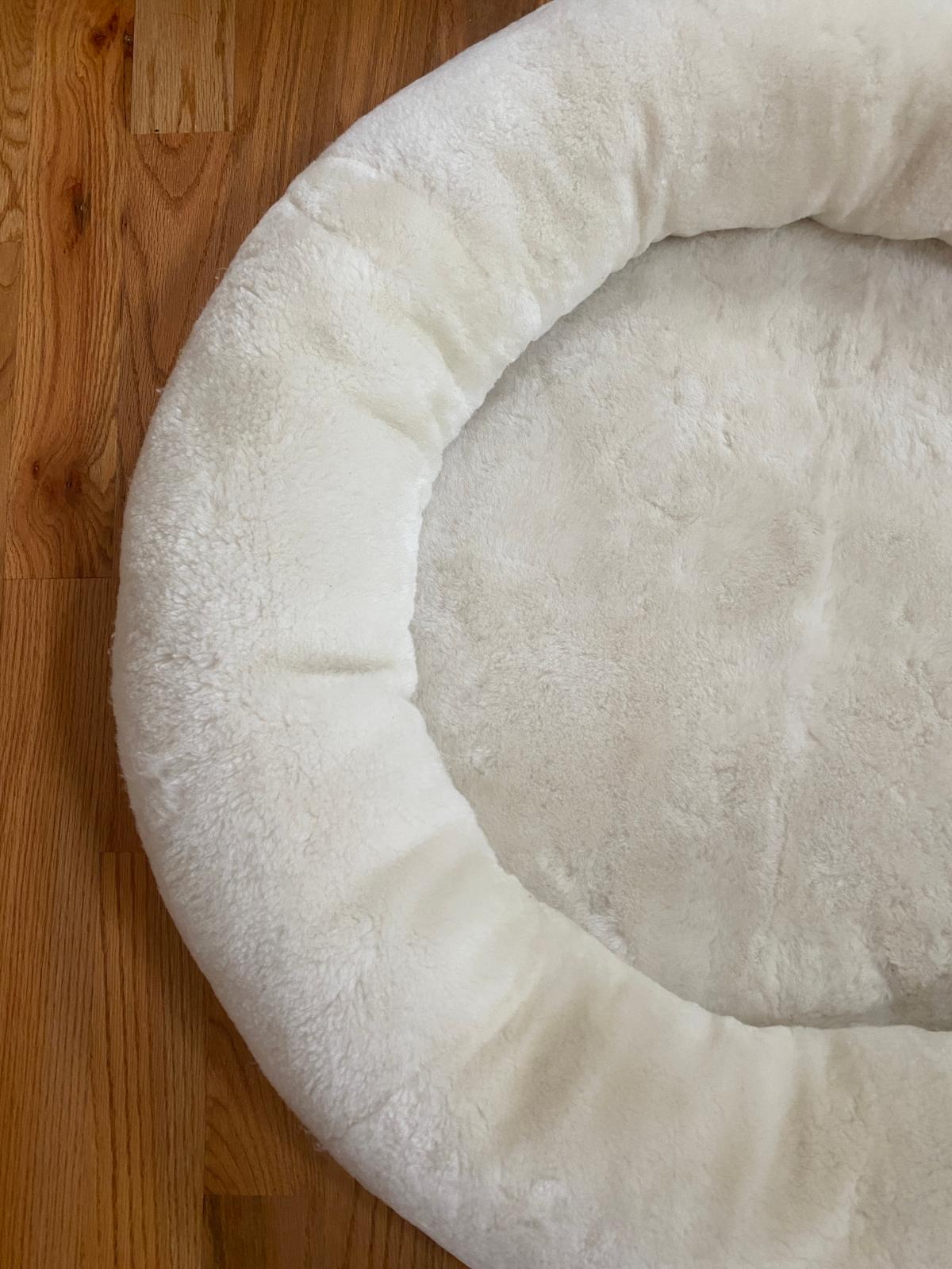SNUGLY - Short Fur Sheepskin Dog Bed