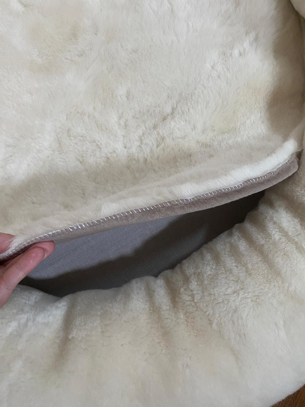 SNUGLY - Short Fur Sheepskin Dog Bed
