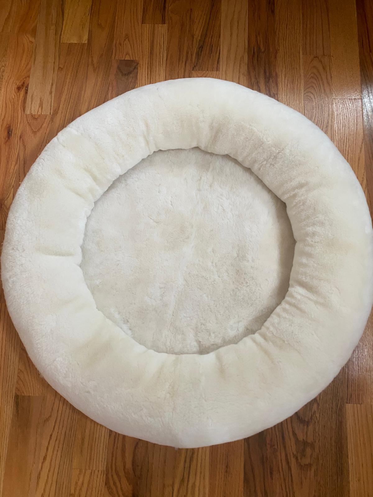 SNUGLY - Short Fur Sheepskin Dog Bed