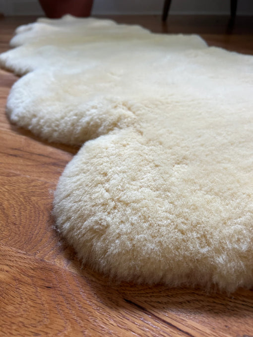 Edge-view of medical relugan double sheepskin