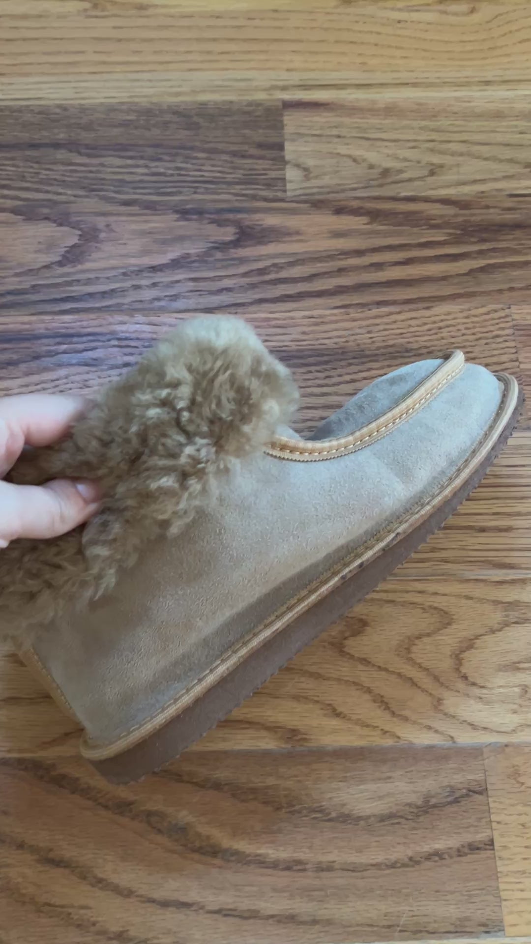 The Classic Slipper: 100% sheepskin in Tan