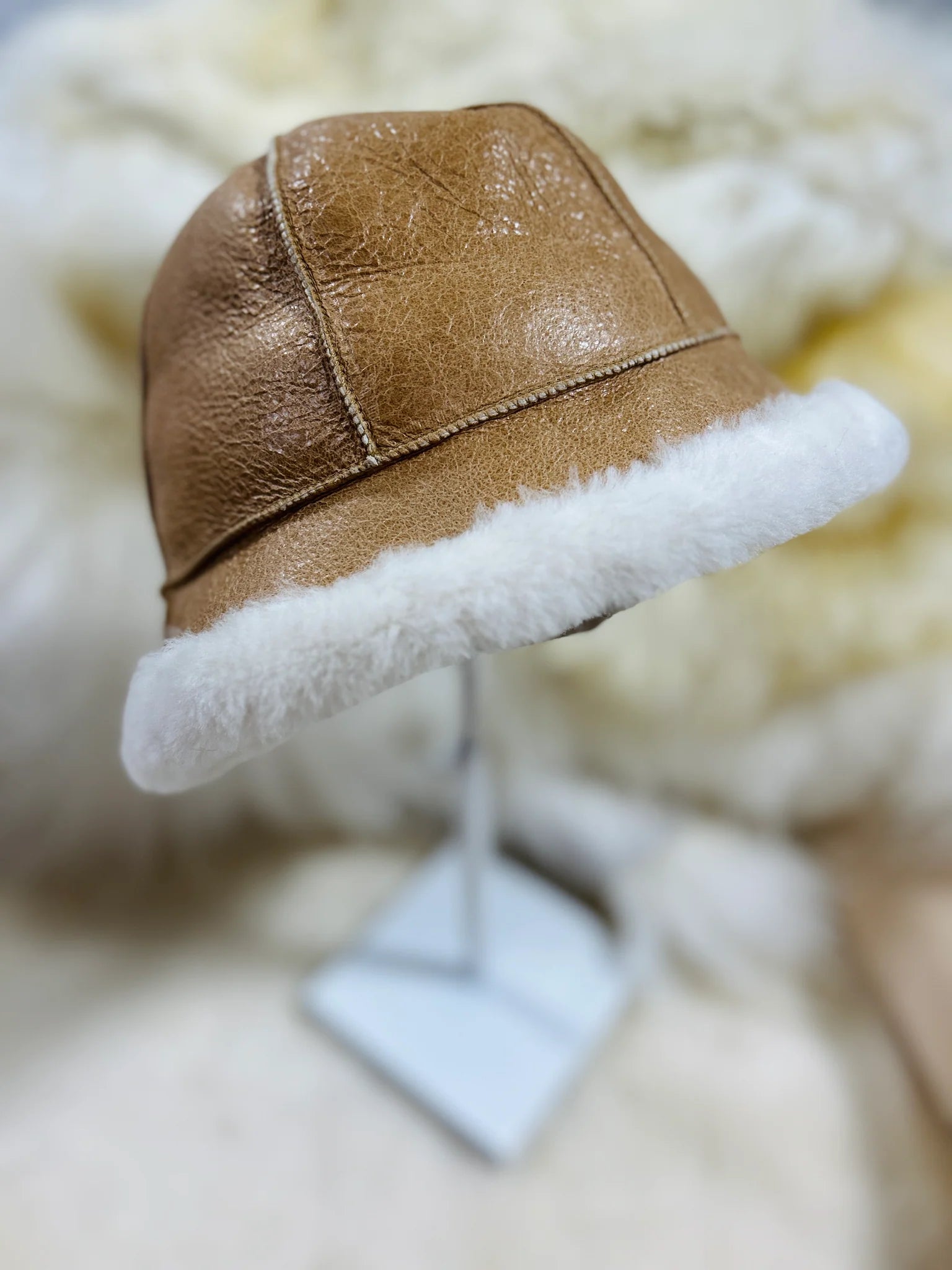 Brown leather santa-fe sheepskin bucket hat