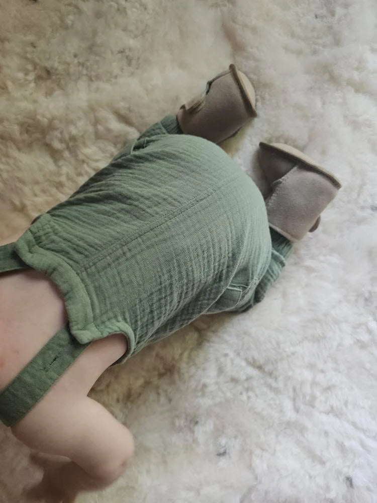 Top-view of terra slipper sheepskin minimalist footwear for kids with tan fur