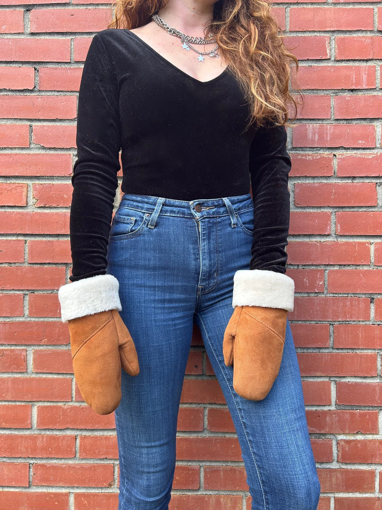 The haven sheepskin mitten in amber