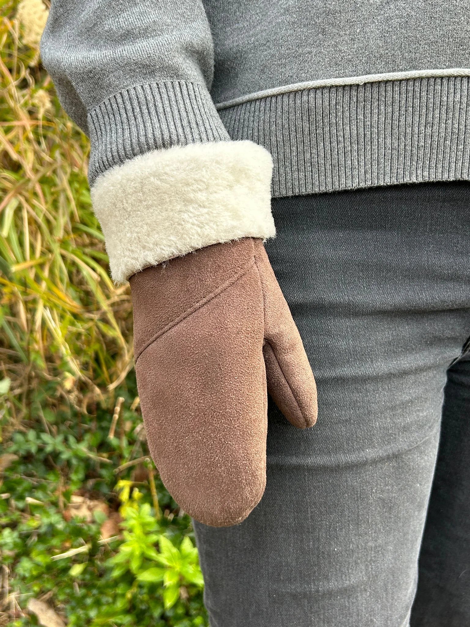 The haven sheepskin mitten in walnut