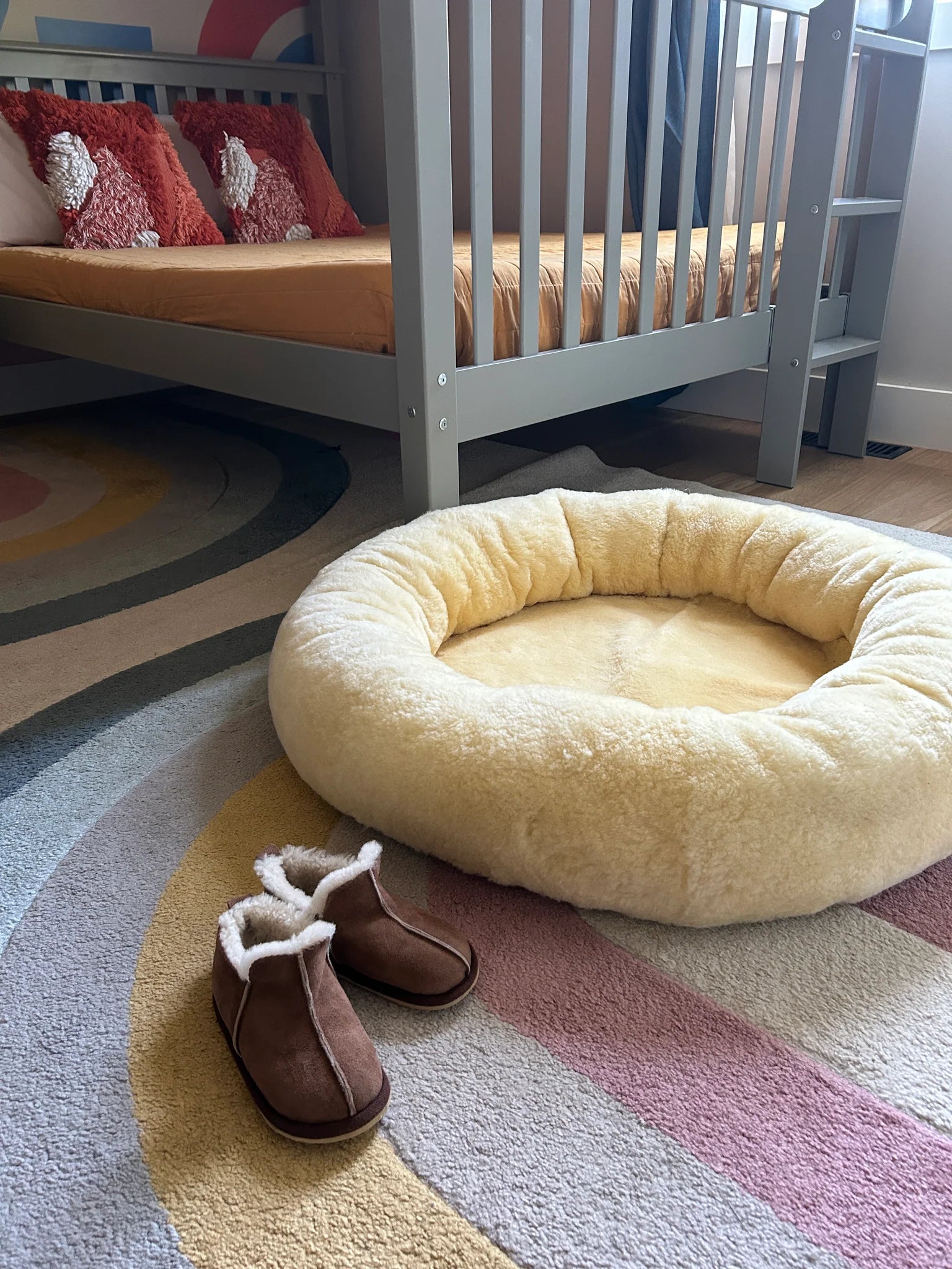 Side-view of the snugly