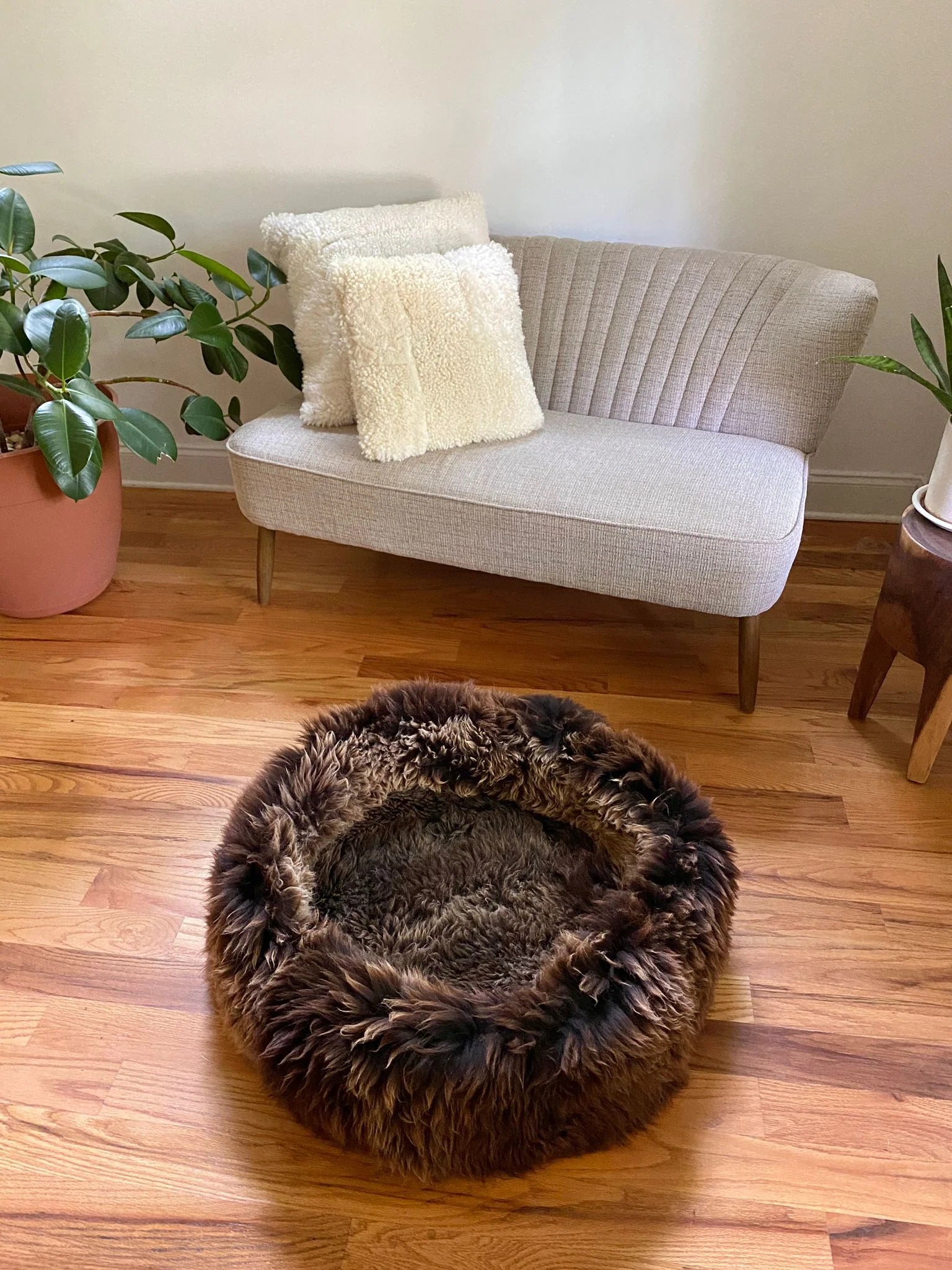 Fluffy brown pet bed 