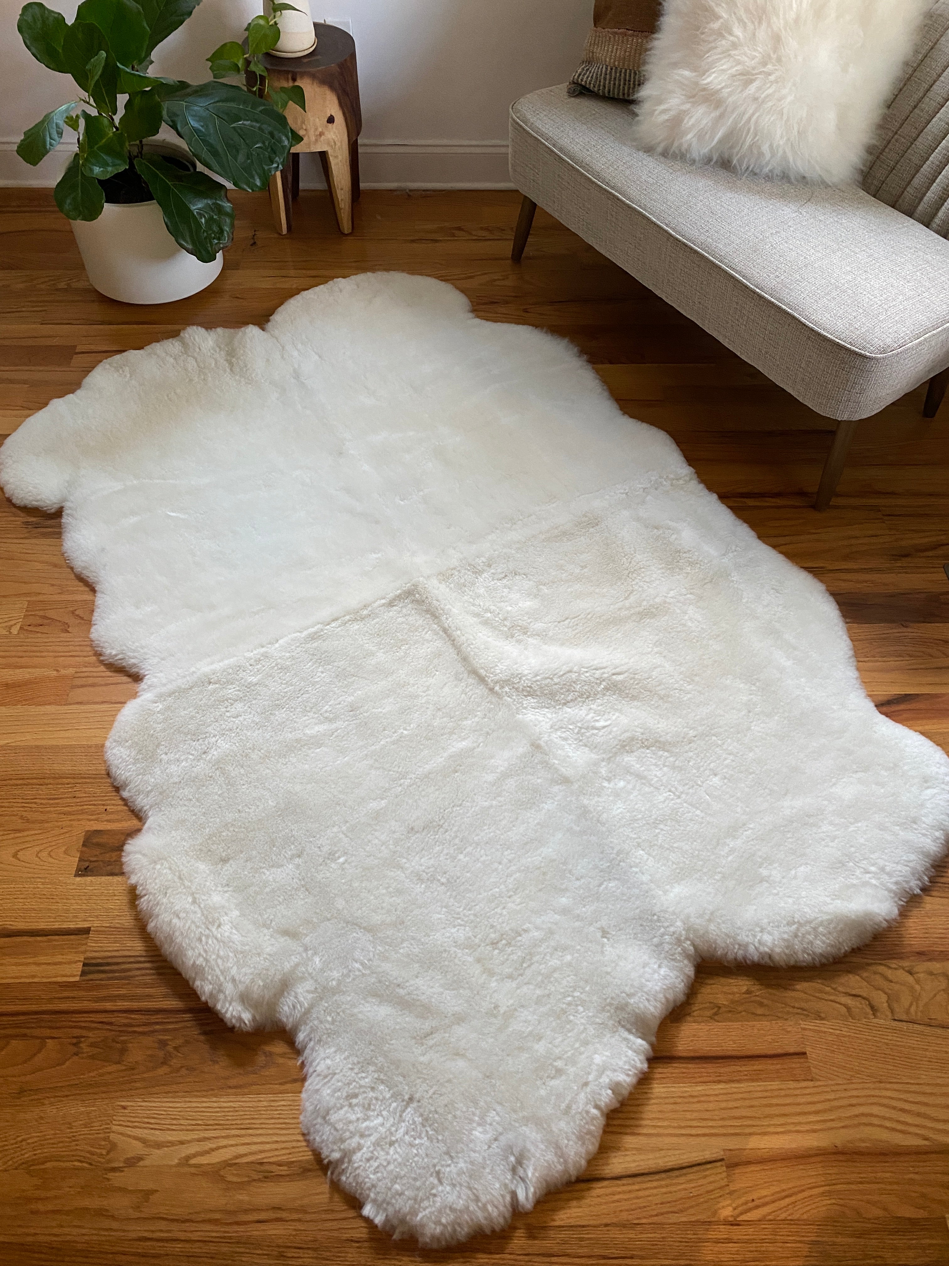 THE HEALTH BENEFITS AND EFFECTS OF SHEEPSKIN RUGS– East Perry